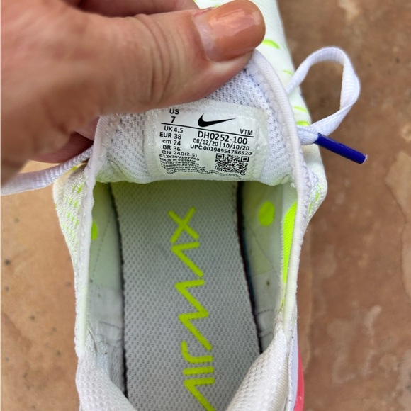 Nike Air Max 270
White Volt Pink Blast Indigo (Women's) ES - Picture 3 of 6